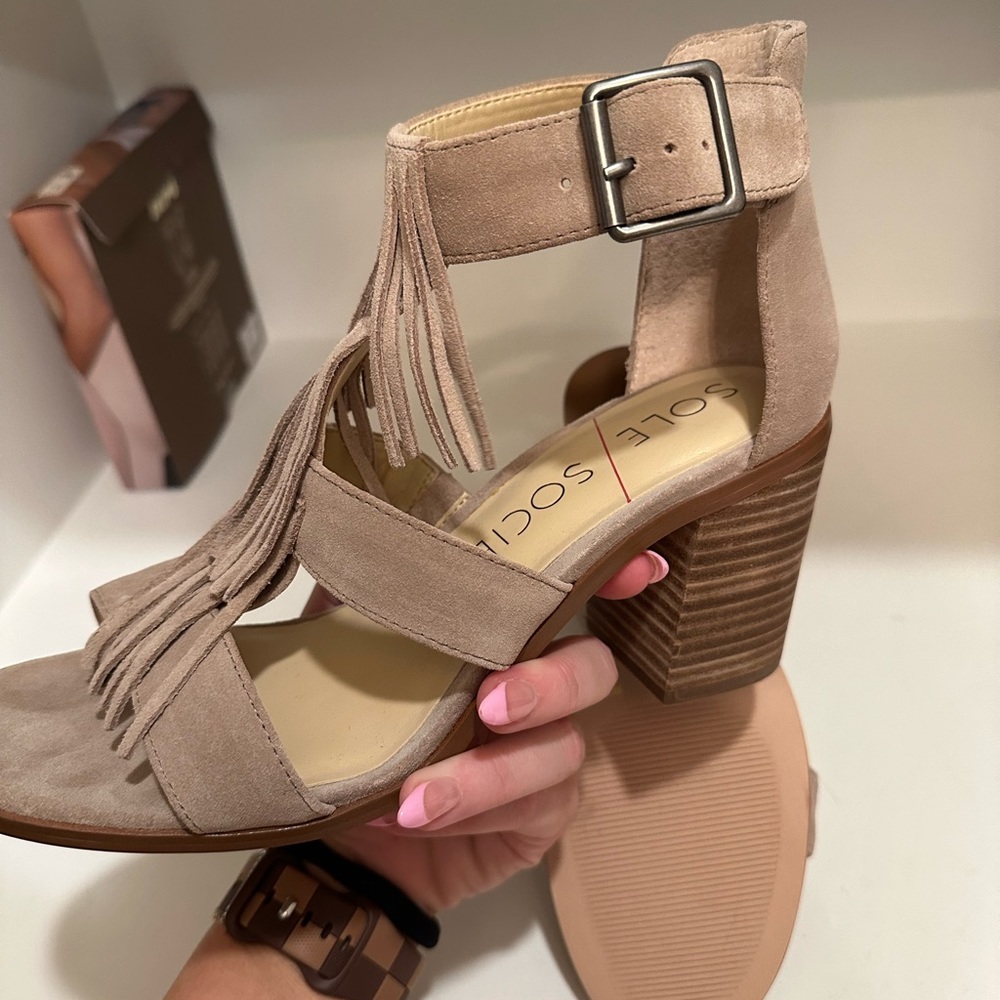 Sole Soviet Fringe Block Heel Size 8 - image 4